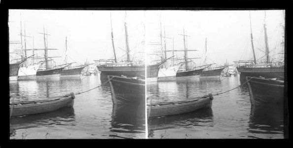 Embarcacions diverses al port de Barcelona