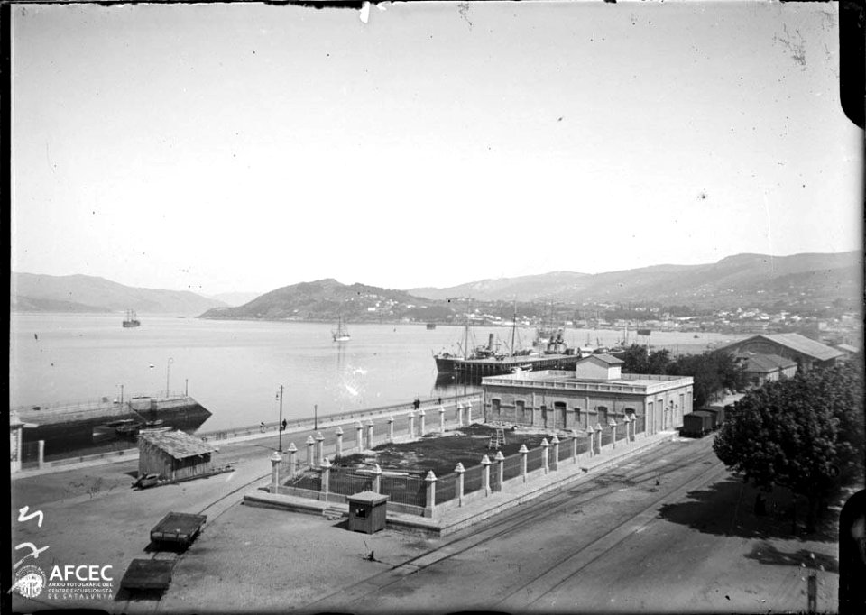 Embarcacions i port a la ria de Vigo