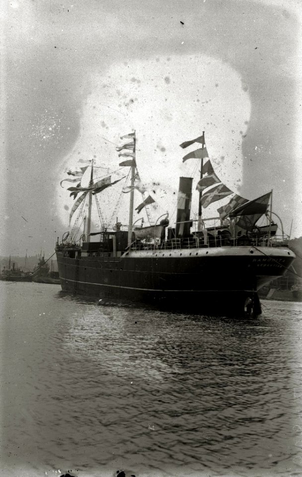Embarcación 'Ramonita' fondeada en el puerto de Pasaia (3 de 7) - Fondo Car-Kutxa Fototeka