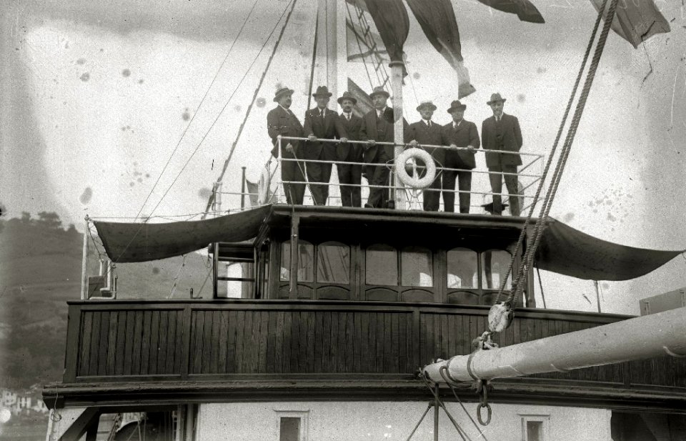 Embarcación 'Ramonita' fondeada en el puerto de Pasaia (4 de 7) - Fondo Car-Kutxa Fototeka