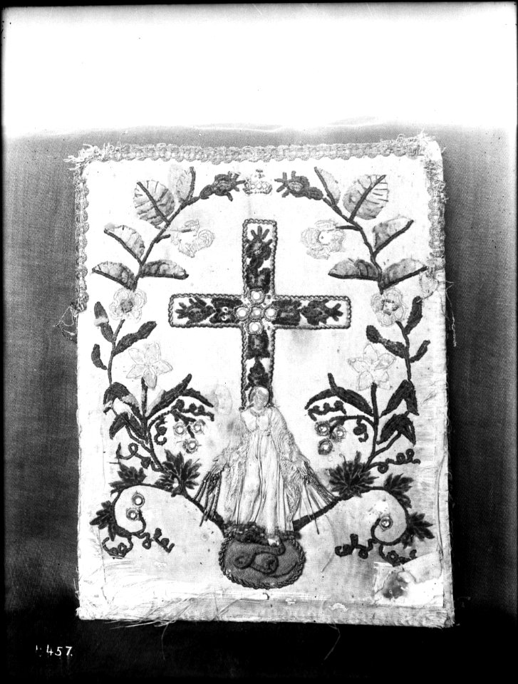 Embroidered case (one of two) for altar missal of Mission Santa Clara, ca.1908 (CHS-4457)