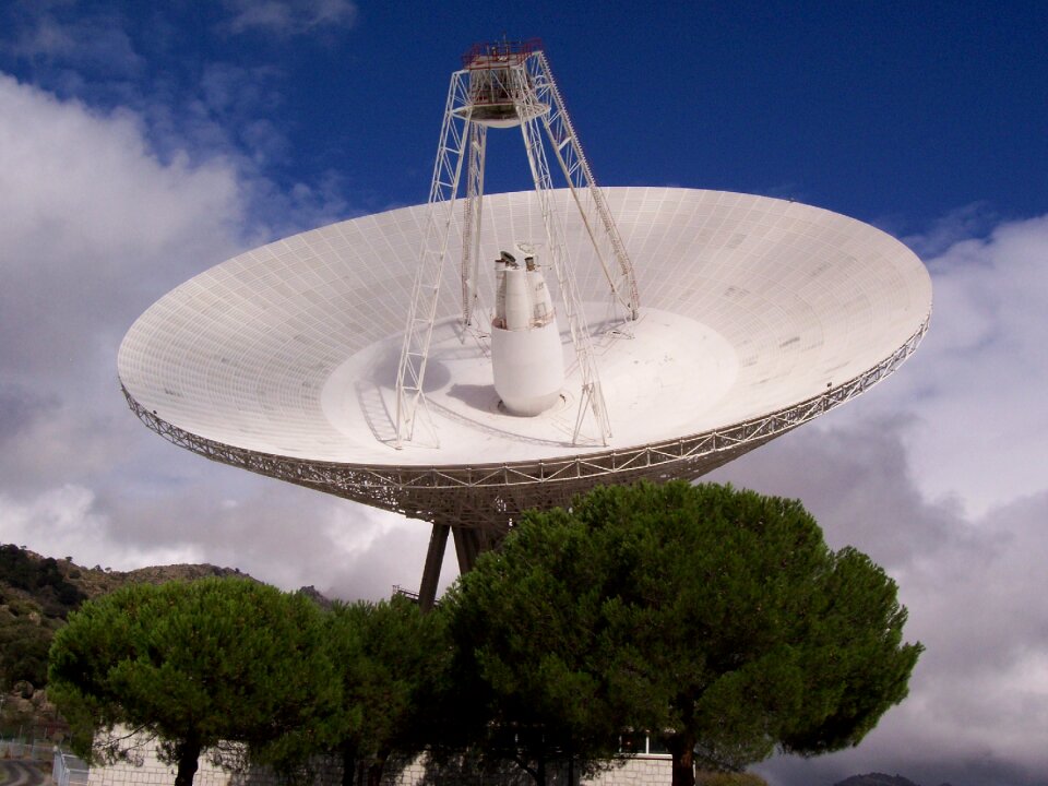 Radio telescope antenna astronomy
