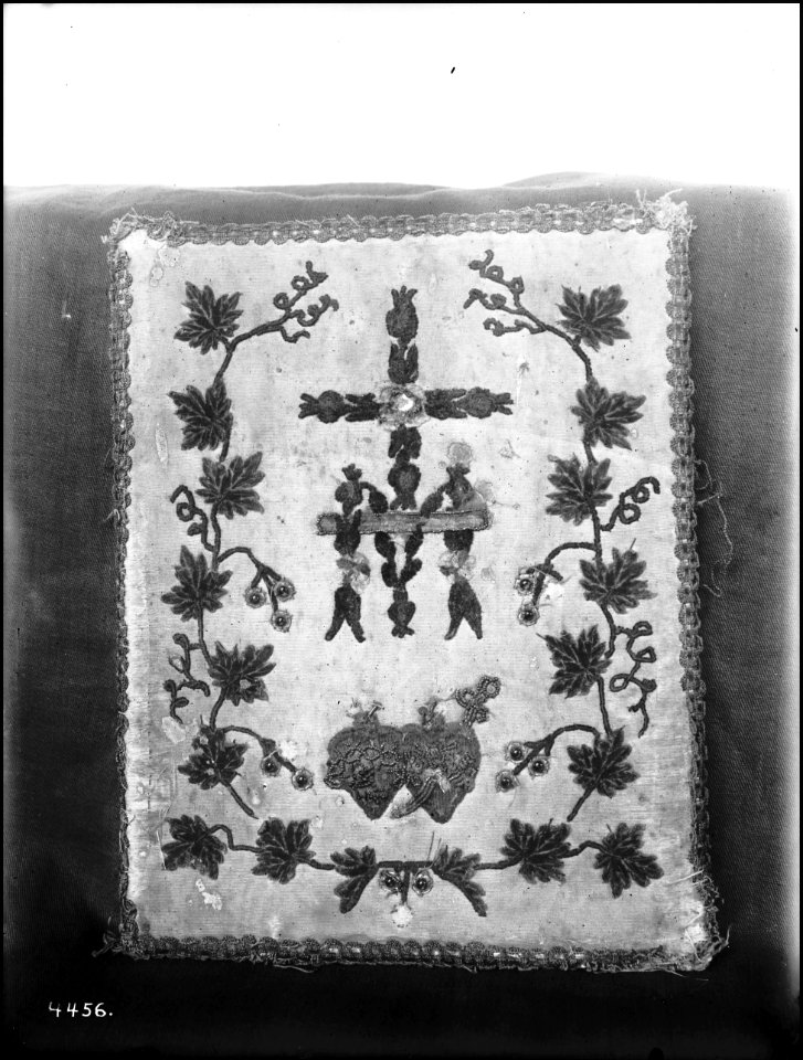 Embroidered case (one of two) for altar missal of Mission Santa Clara, ca.1908 (CHS-4456)