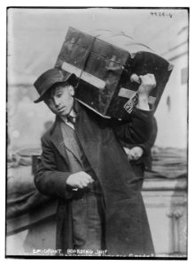 Emigrant boarding ship - emigrant boarding Pres't Grant LCCN2014709042