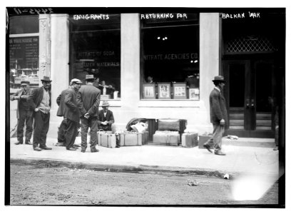Emigrants, returning for Balkan War LCCN2014690816