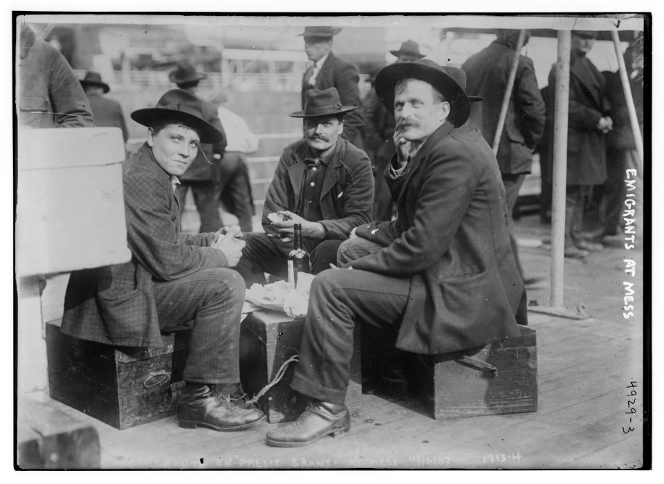 Emigrants (on Pres't. Grant) at mess LCCN2014709038