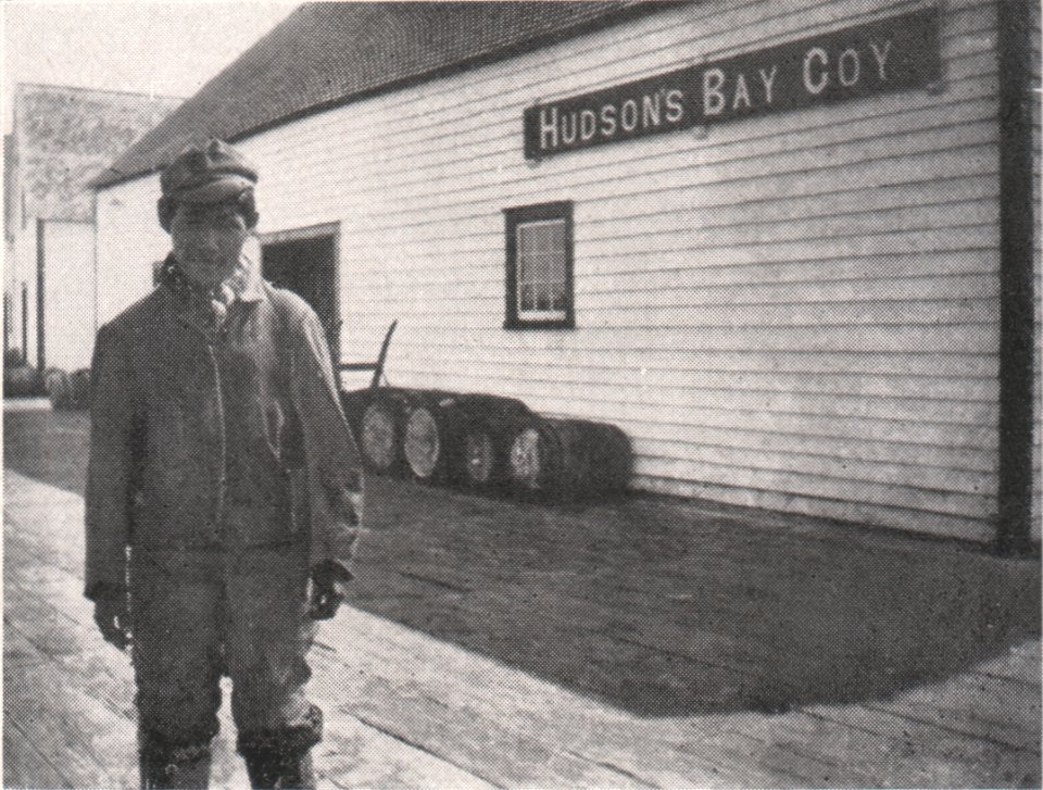 Emil Brass, Im Reiche der Pelze, Seite 296-1, Verladung von Rauchwaren auf den Küstendampfer in Labrador