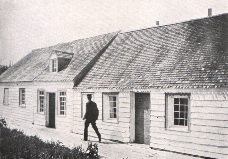 Emil Brass, Im Reiche der Pelze, Seite 299, Leutehaus des Hudson's Bay Postens in Rigolet, Labrador