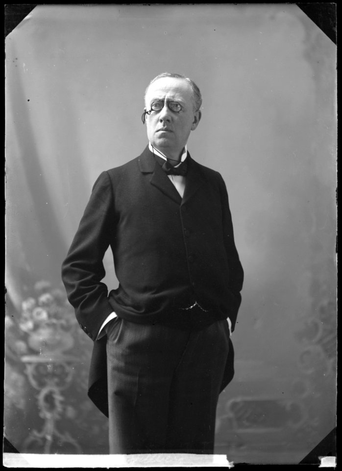 Emil Hillberg, actor, undated portrait - SMV - GH128