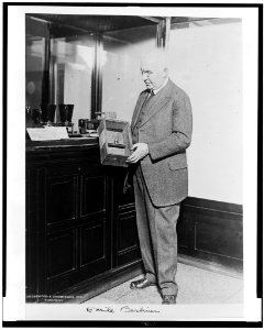 Emile Berliner, full-length portrait, standing, facing left) - Underwood & Underwood LCCN94504493