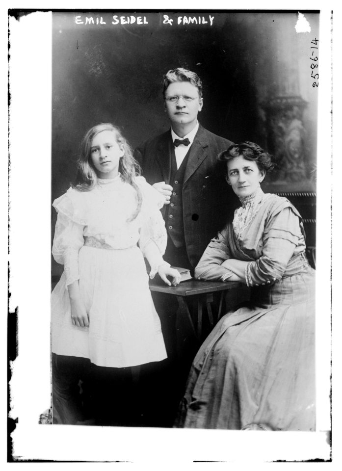 Emil Seidel and Family LCCN2014691838