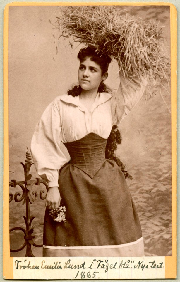 Emilia Lund, rollporträtt - SMV - H5 137
