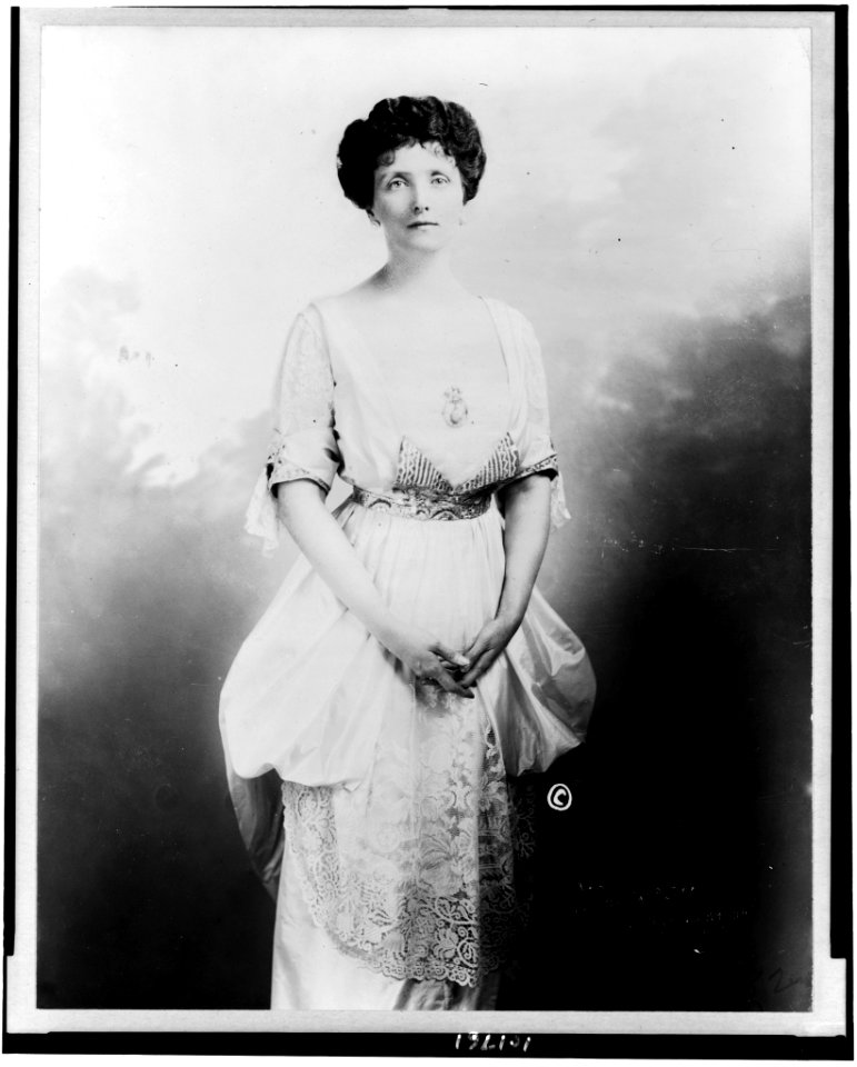 Emily Price Post, American writer and authority on etiquette, three-quarter length portrait, facing front) - Marceau, New York LCCN90715101