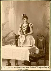 Emma Holmstrand, rollporträtt - SMV - H4 095
