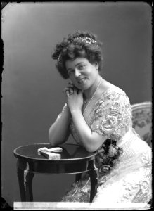 Emma Meissner in Frånskilda frun at Oscarsteatern 1909 - SMV - NM024