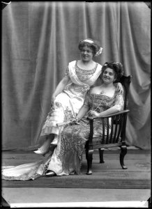Emma Meissner and Rosa Grünberg in Dollarprinsessan at Oscarsteatern 1908 - SMV - NM034