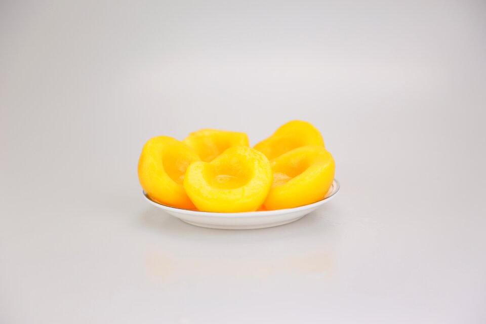 Yellow peach canned fruit canned fruit