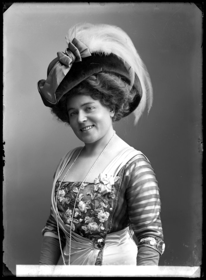 Emma Meissner in Frånskilda frun at Oscarsteatern 1909 - SMV - GM027