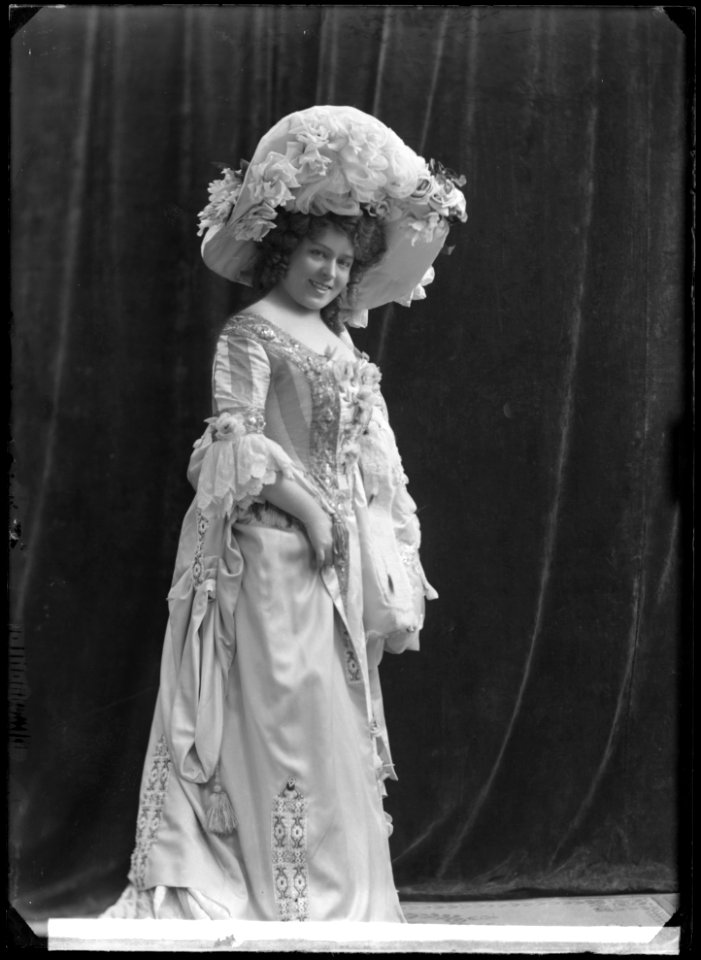 Emma Meissner in Vackra ladyn at Oscarsteatern 1911 - SMV - NM027