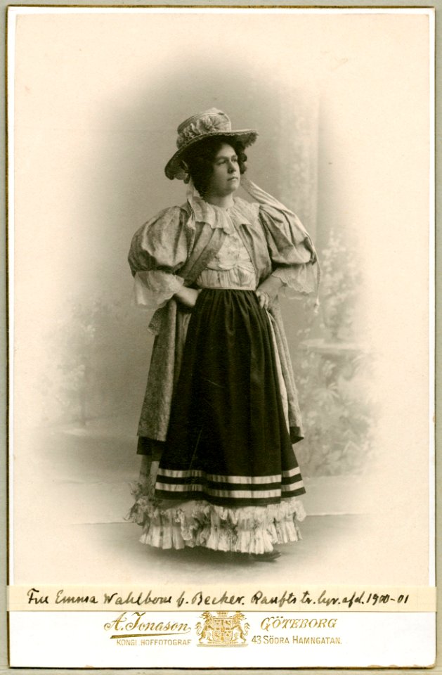 Emma Wahlbom, porträtt - SMV - H8 233