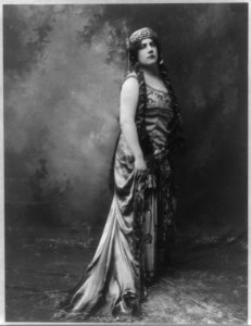Emmy Destinn, 1878-1930, full-length portrait, facing right, in costume LCCN2005689676