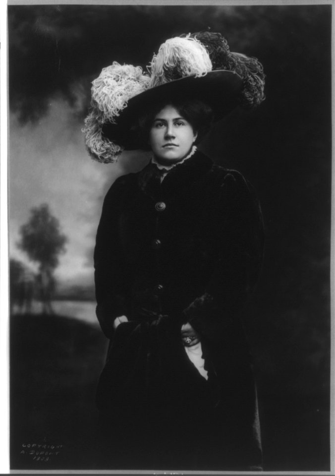 Emmy Destinn, 1878-1930, three-quarters length portrait, standing, facing left, wearing fur hat LCCN2006677763