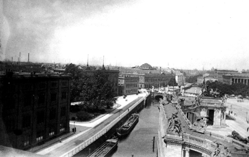 Emperor William memorial, Berlin 1900 (1)