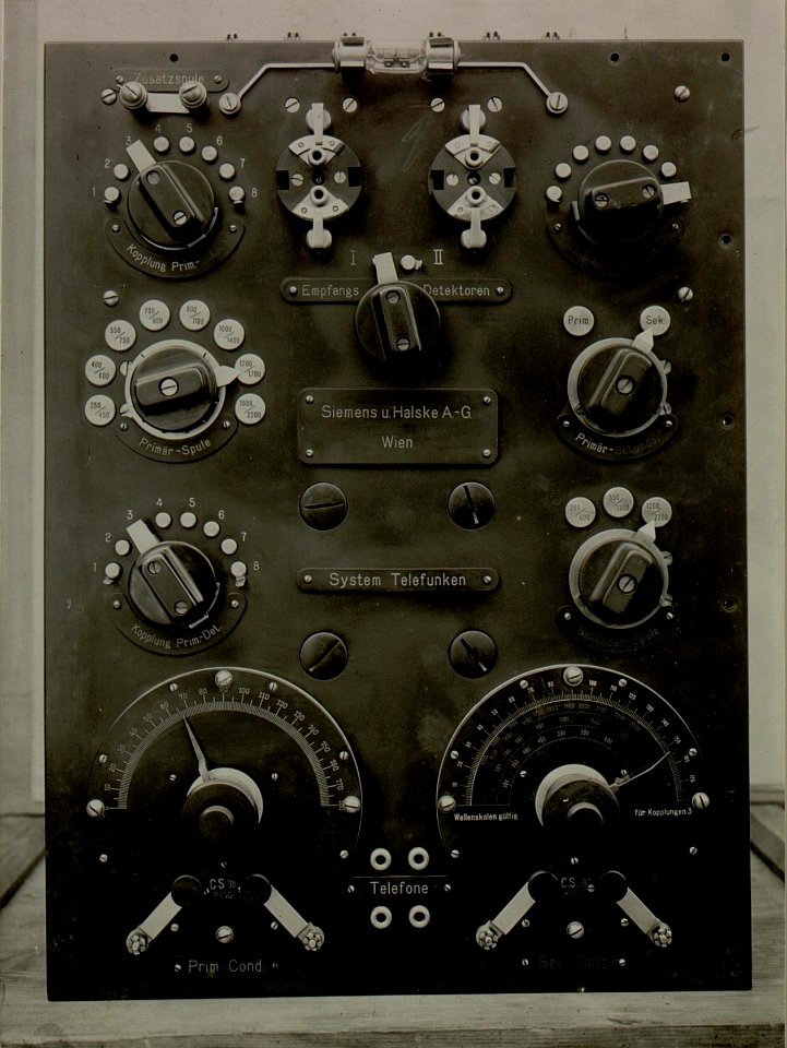 Empfänger einer tragbaren Radiostation. Aussenansicht. Aufgenommen am 7. August 1916. (BildID 15479978)