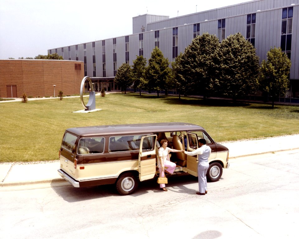 Employees Arrive at the Lab in ANL's Van Pool