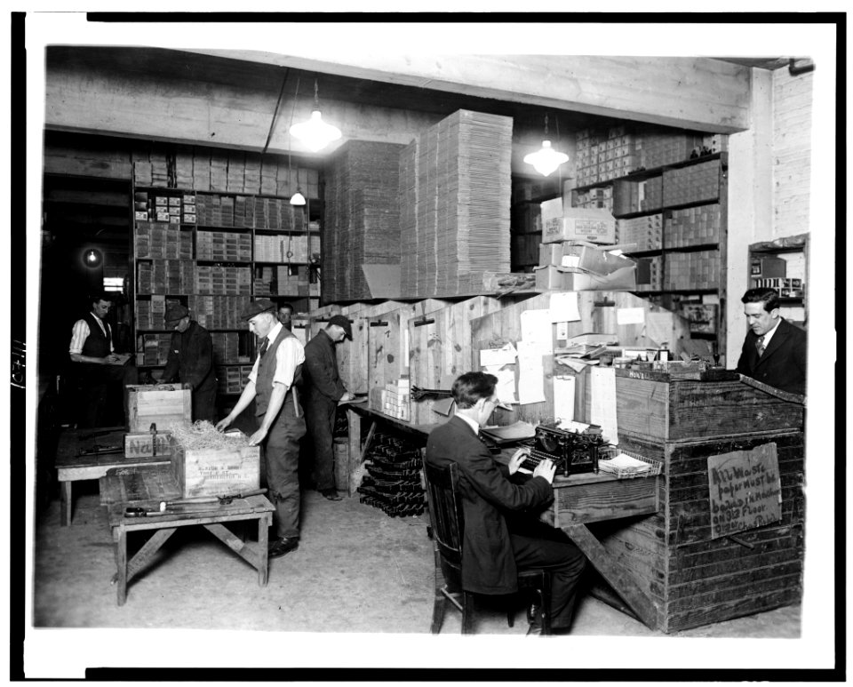 Employees working in Willard Battery Company, Washington, D.C. LCCN93502713