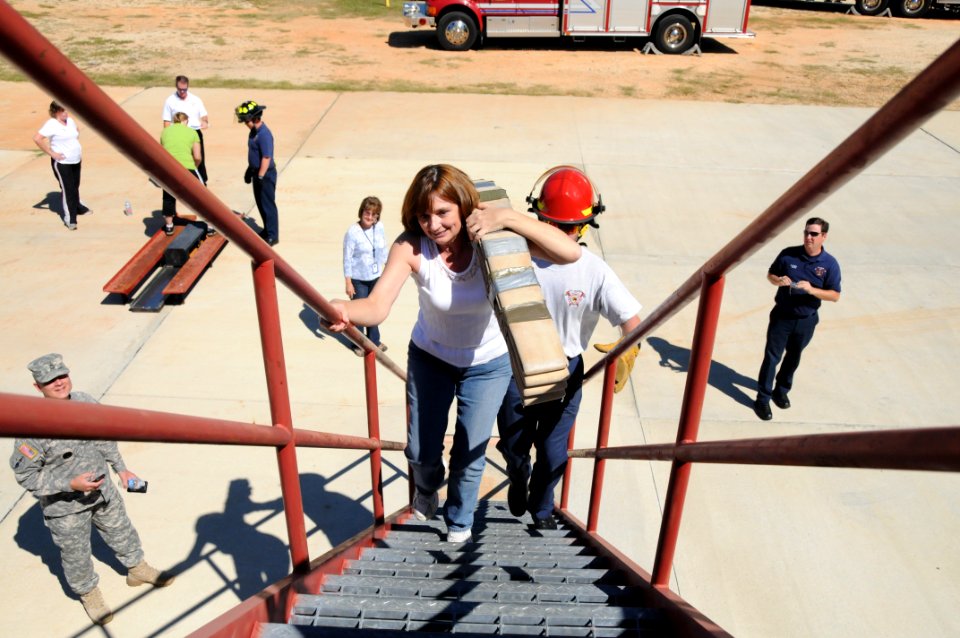 Employees experience firefighter training (6257140761)