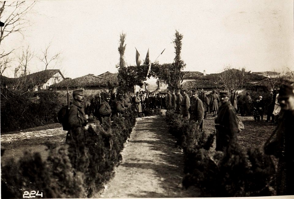 Empfang in Kavaja. (BildID 15573344)