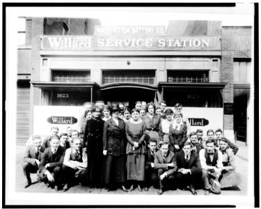 Employees of the Washington Battery Co., 1623 L Street N.W., Washington, D.C. - National Photo Co. LCCN92520374