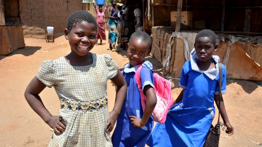 Empowering girls (23463701929)