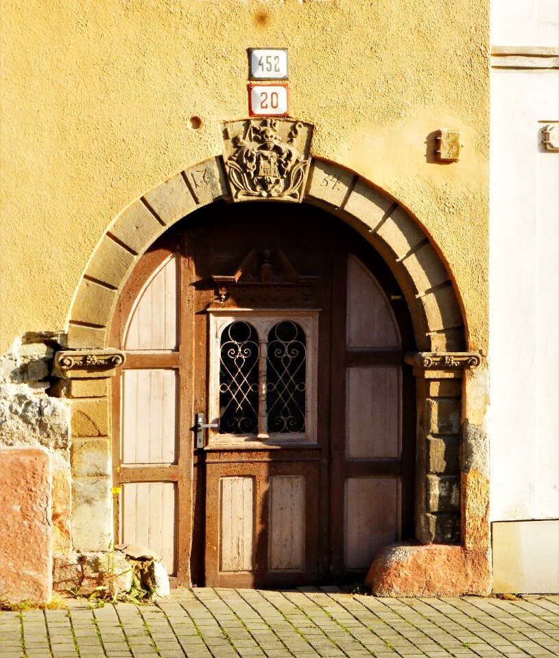 Entry door facade