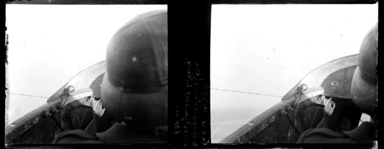 En aéro. 24-07-16. Carlingue Voisin. Sergent Brun. Au fond gare et hôpital. - Fonds Berthelé - 49Fi720