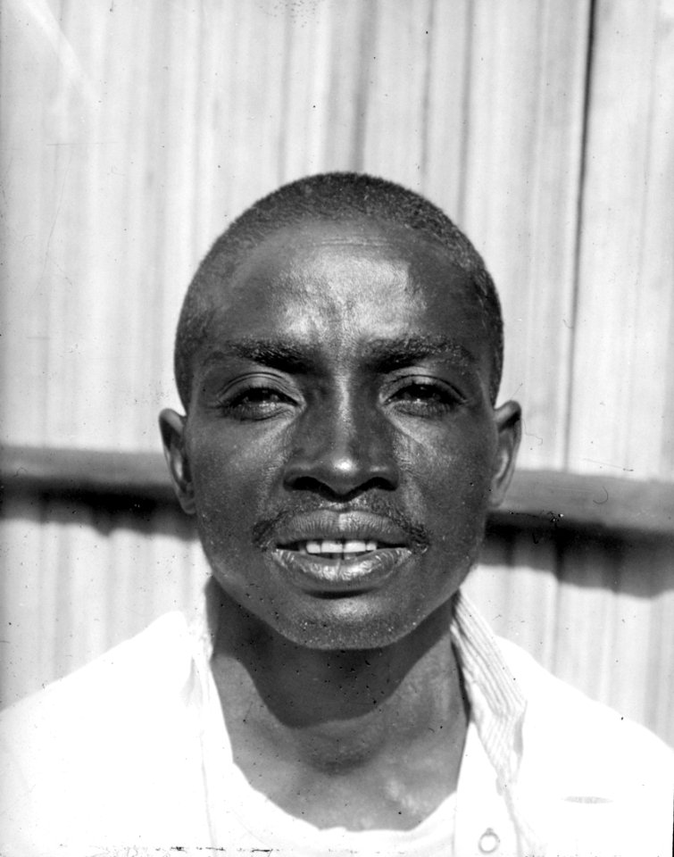 En betsileo-man vid namn Kotomanga, en face och i profil. Sainte Marie de Marovoay. Madagaskar - SMVK - 001712
