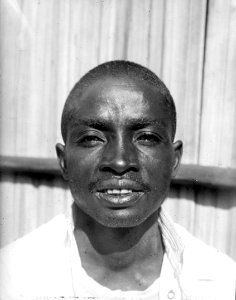 En betsileo-man vid namn Kotomanga, en face och i profil. Sainte Marie de Marovoay. Madagaskar - SMVK - 001712
