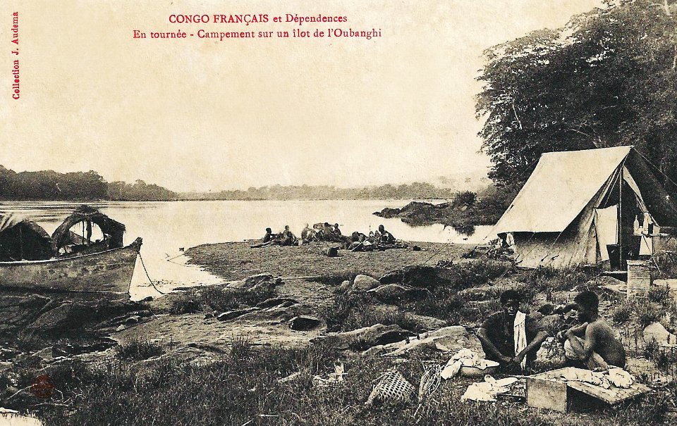 En tournée-Campement sur un îlot de l'Oubanghi (Congo Français)