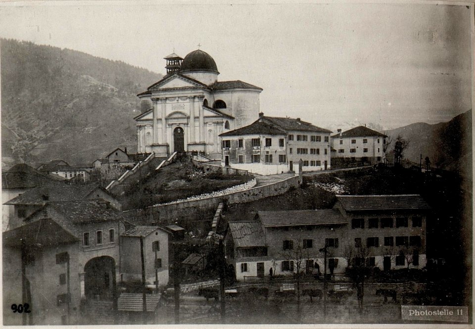 Enego. Kirchenplatz. (BildID 15636648)