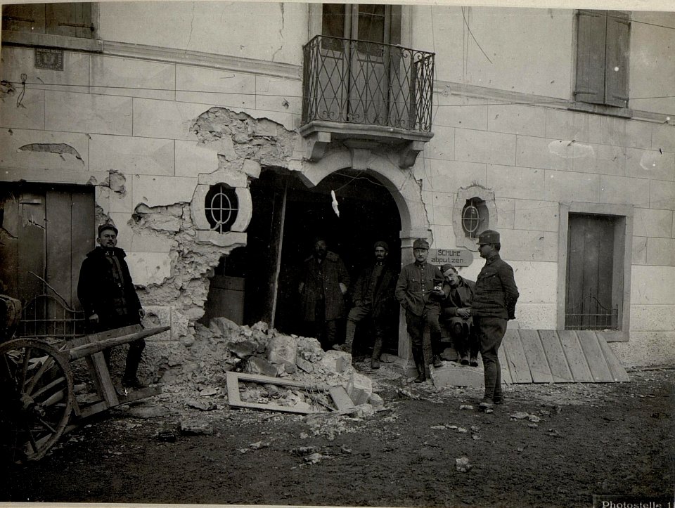 Enego. Italienischer Volltreffer auf einem Spital (BildID 15640270)