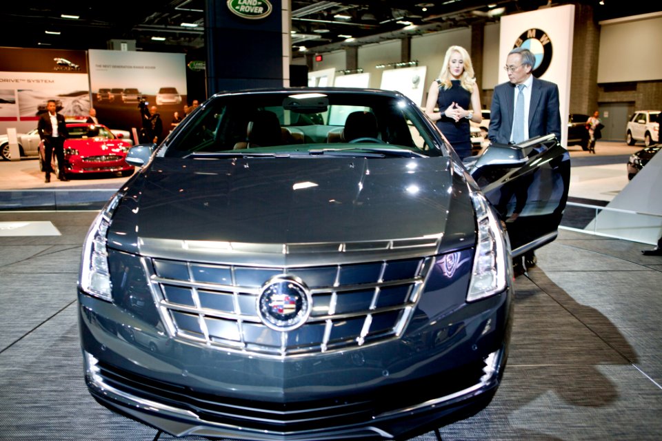 Energy Secretary Steven Chu discusses the features of the 2014 Cadillac ELR