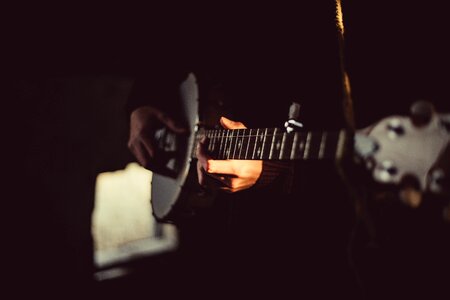 String hand finger