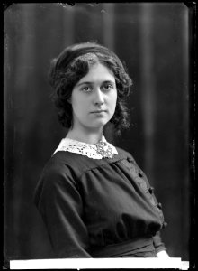 Gertrud Hellström, actor, undated portrait - SMV - GH119