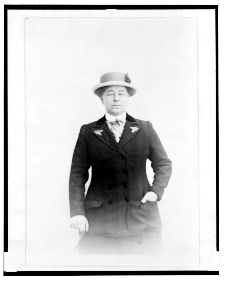Gertrude Grantham, three-quarter length portrait, facing front LCCN2004680066