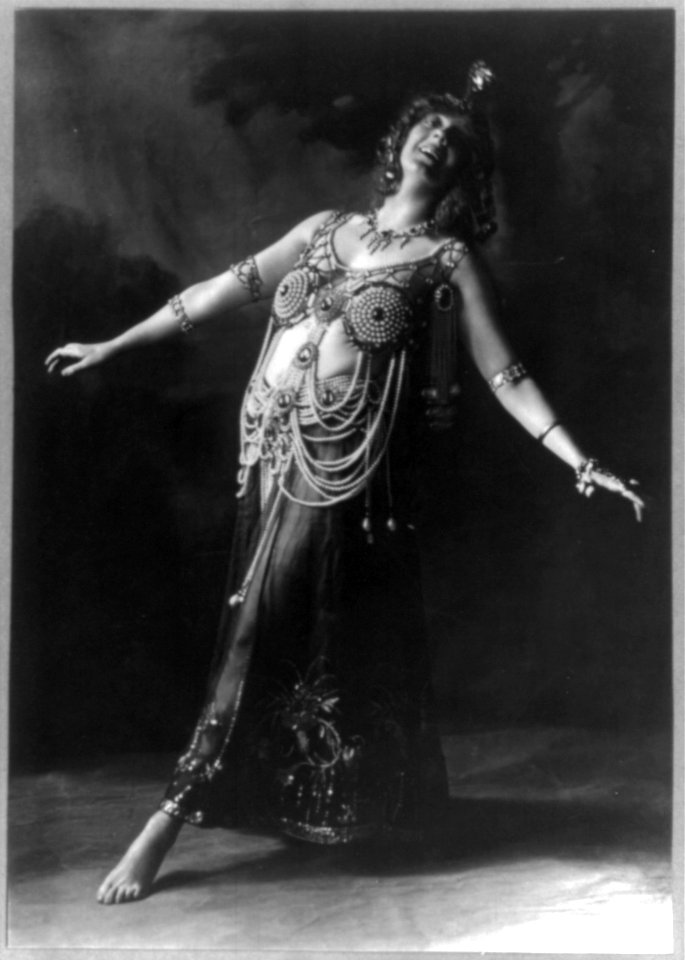 Gertrude Hoffmann, scantily-dressed for role in opera, Salome LCCN2004678794