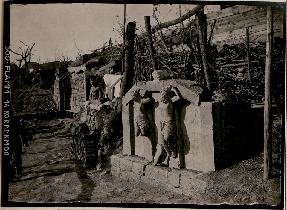 Gesammelte Reste der 3 Kreuze am Kalvarienberg, Abschnitt Podgora-Süd westl.Görz. (BildID 15732215)