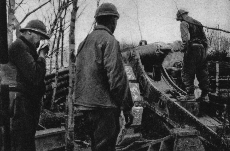 Geschützstellung (15,5 cm-Kaliber) im Bourrus-Wald am Fuss des forts gleichen Names