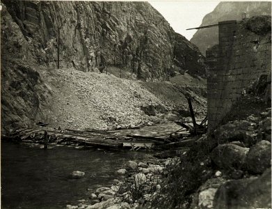 Gesprengte Brücke bei Cencenighe. (BildID 15417452)