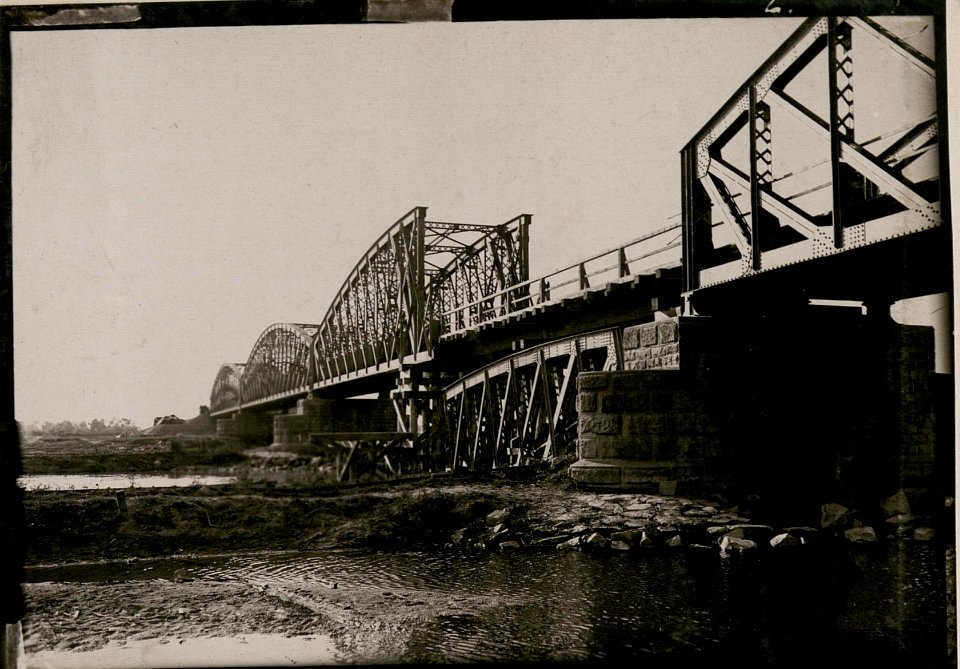 Gesprengte Brücke bei Stryj. (Strecke Chodorow) (BildID 15734102)